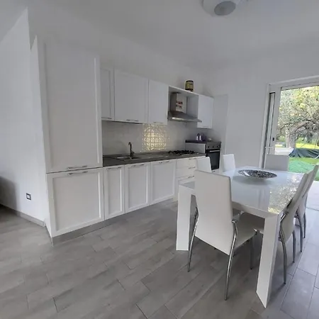 Elvira 펜션 팔리누로